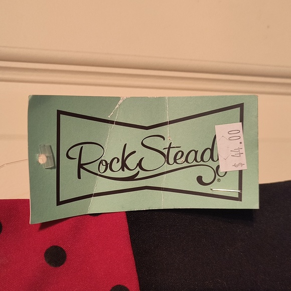 Red and black dress - Picture 4 of 7